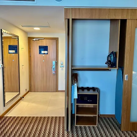Hampton By Hilton Gdansk Airport-3