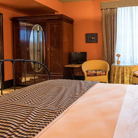 Hotel Boheme-2