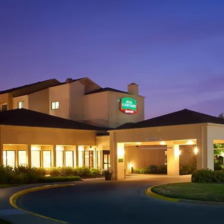 Courtyard By Marriott Indianapolis Airport-2