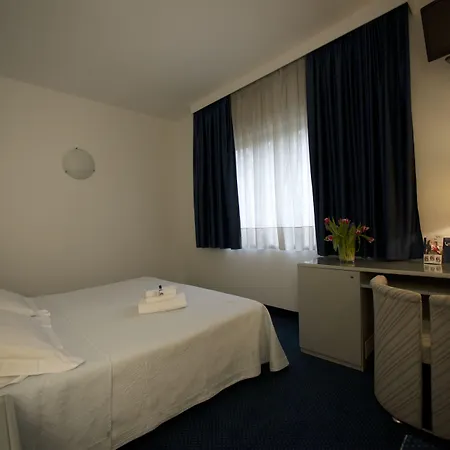 Club Hotel-2