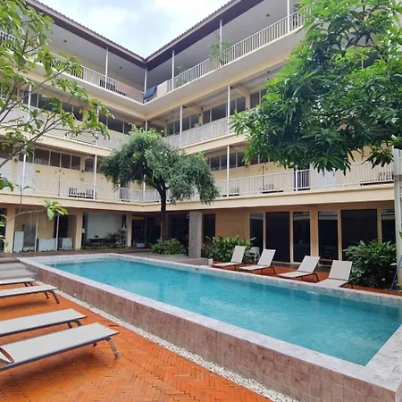 Feung Nakorn Balcony Rooms And Cafe-2