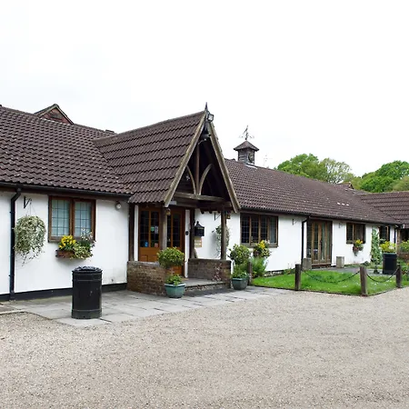 Little Foxes Hotel & Gatwick Airport Parking-3