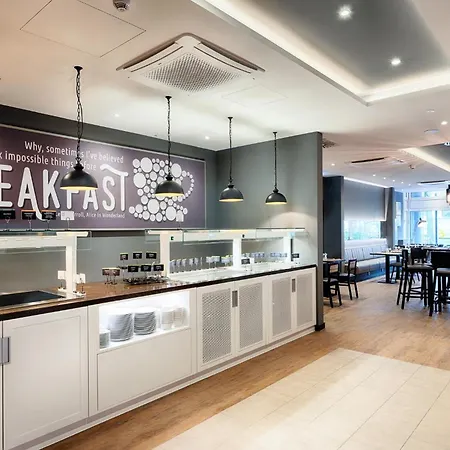 Premier Inn Koeln City Centre-3