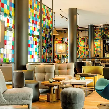 Motel One Koeln-Neumarkt-2
