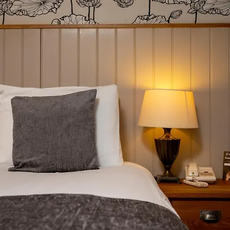 Cedars Inn By Greene King Inns-3