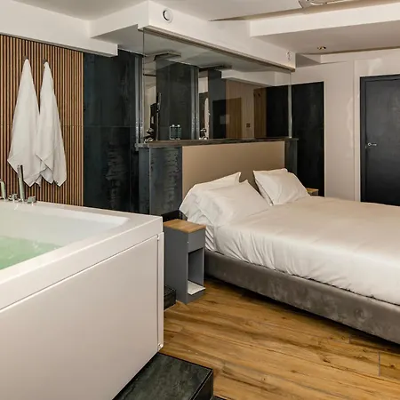 Golden Hotel-2