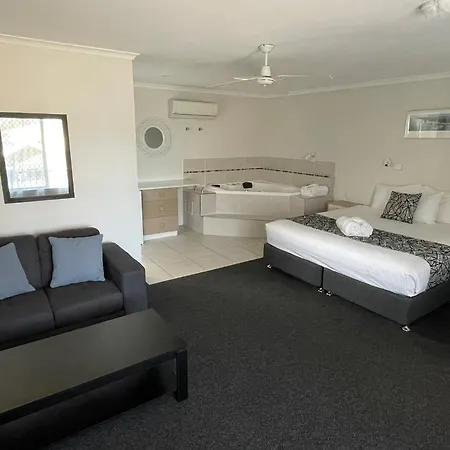 Coastal Bay Motel-2