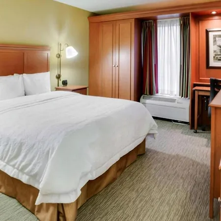 Pittsburgh Airport Inn And Suites-3