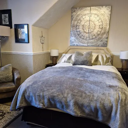 Warwick Lodge-3