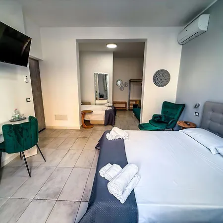 Yllen Rooms-3