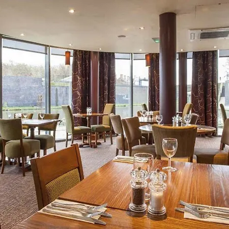 Premier Inn Nottingham Arena - London Road-3