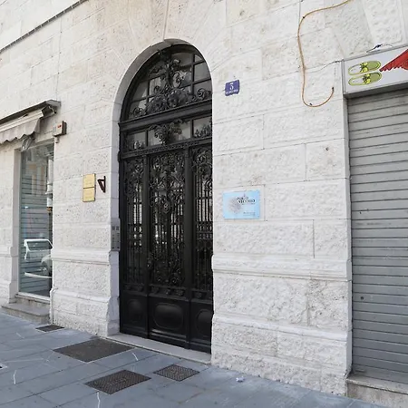 B&B Porto Vecchio ROOMS - Stazione Centrale Trieste-3