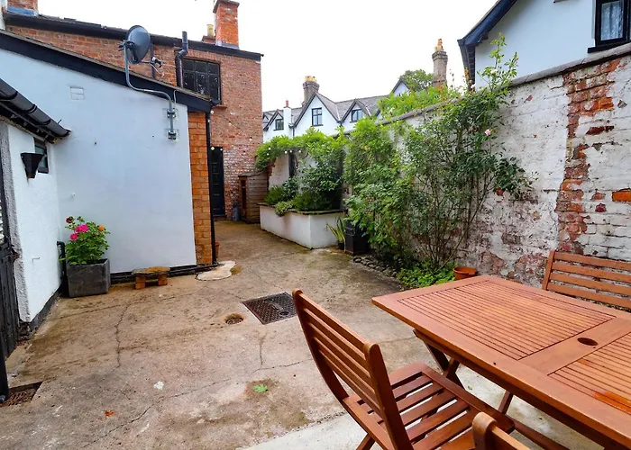2 Ashby Place