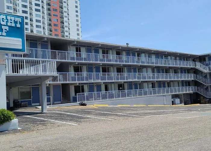 Beach hotel: Oceanfront Twilight Surf Hotel