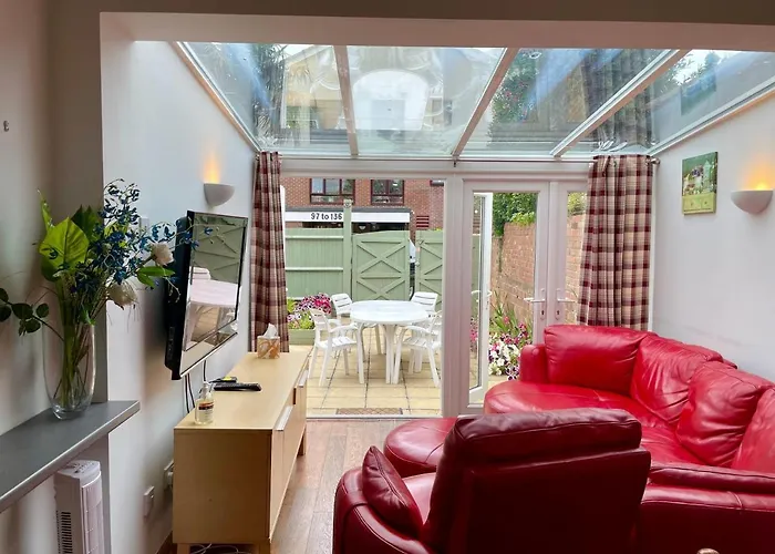 Pets Allowed Hotel Somers 4 Bed House Off Road Parking Pet Friendly