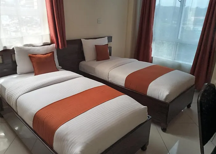 Family Hotel: Claire De Lune Moonlight Hotel
