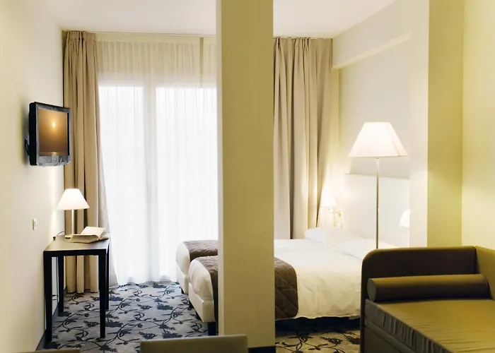 Lodge: Regal Residence
