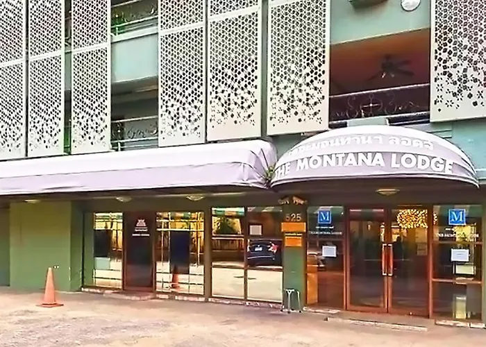 Cheap hotel: The Montana Lodge-Sathorn