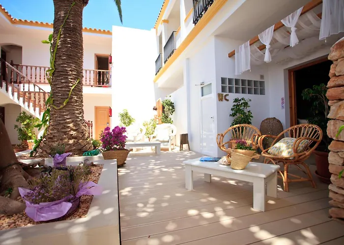  Hostal La Savina