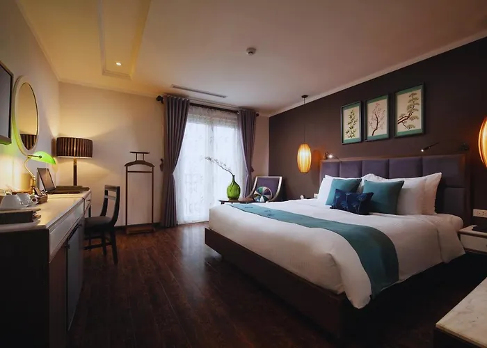 Romantic hotel: Hotel Emerald Waters Classy