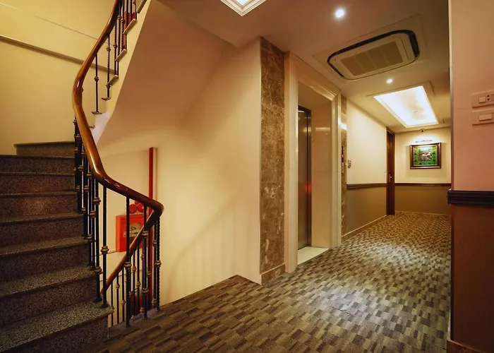 Romantic hotel: Hotel Emerald Waters Classy