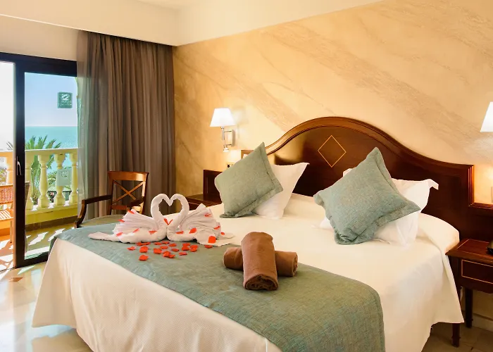 Hotel cerca del colegio: R2 Rio Calma