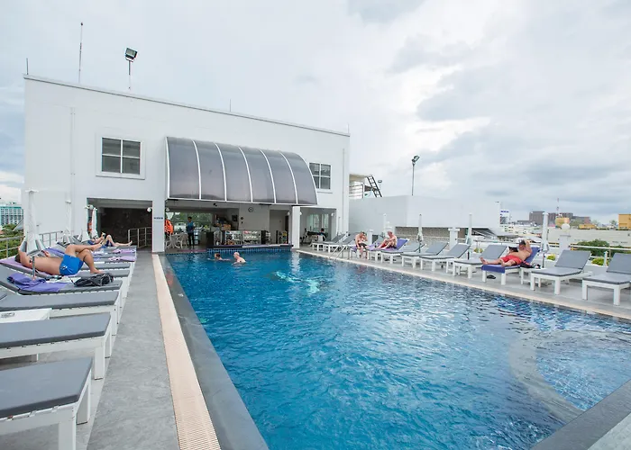 Resort: Flipper House Hotel - Sha Extra Plus