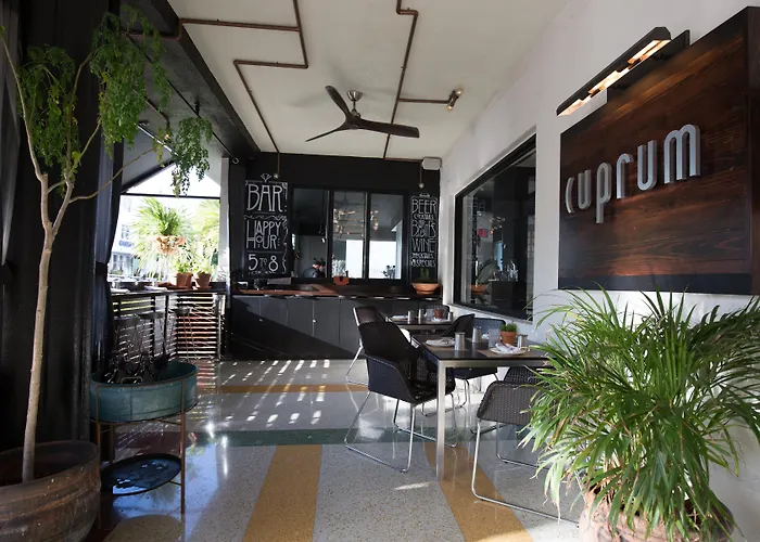 South Beach Plaza Hotel