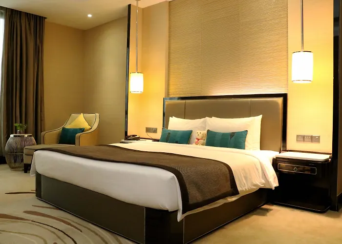 Luxury hotel only: Pacific Regency Hotel Suites