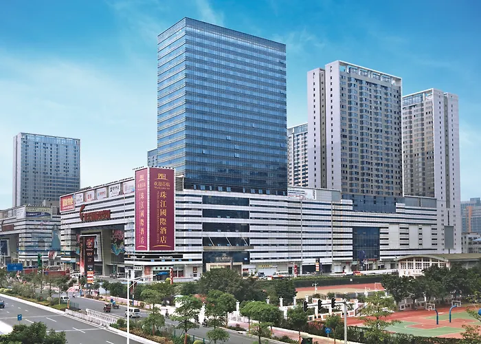 Hotels with a view Pearl River International - Canmetro Line 11 Yijing Lu Station