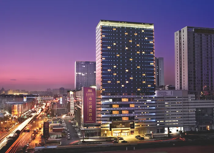 Hotels with a view Pearl River International - Canmetro Line 11 Yijing Lu Station
