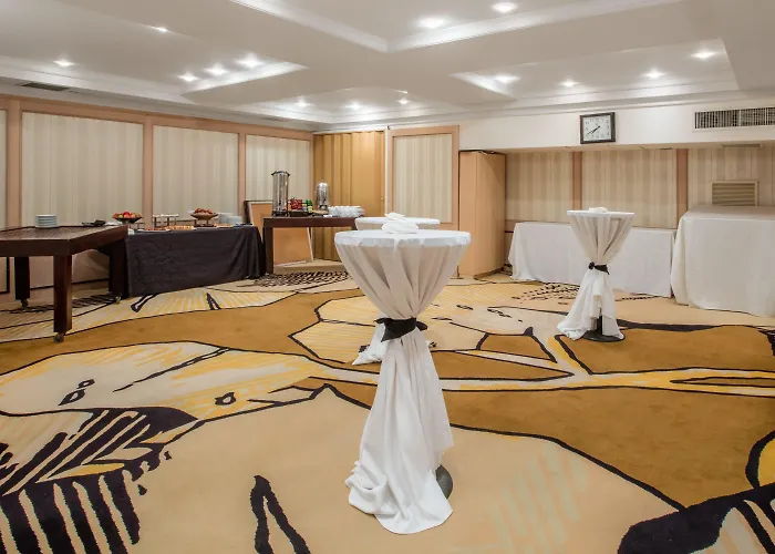 Hotel with pool: Crowne Plaza Tel Aviv Beach By Ihg