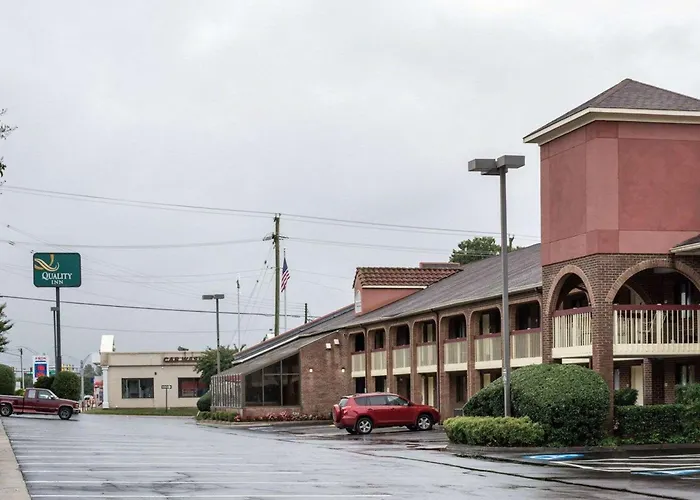 Motel: Rodeway Inn At Fort Lee