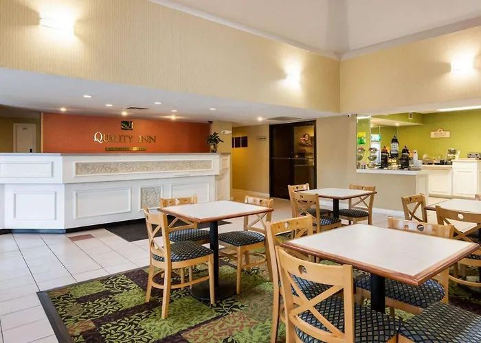 Motel: Rodeway Inn At Fort Lee