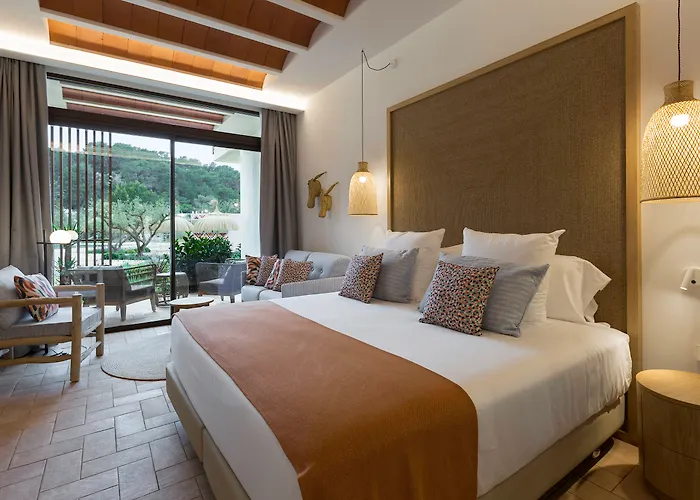 Hotel con piscina: Cala San Miguel Ibiza Resort, Adults Only, Curio Collection By Hilton