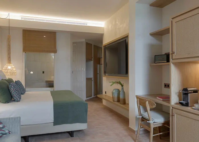 Hotel con piscina: Cala San Miguel Ibiza Resort, Adults Only, Curio Collection By Hilton