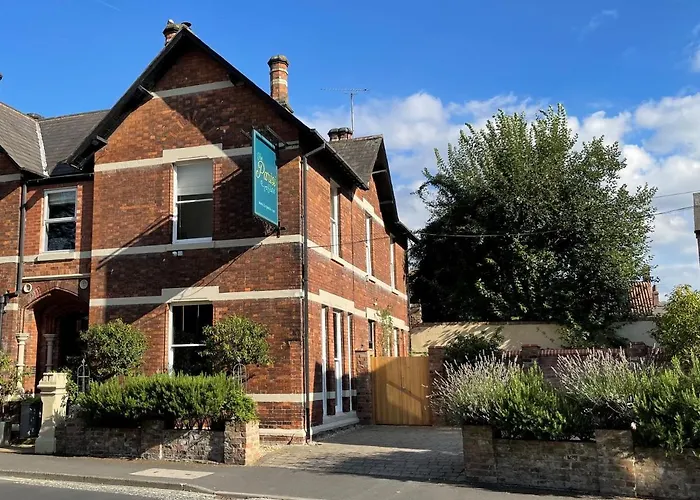 Villa: City Centre Luxury Holiday House With Outdoor Bath And Parking