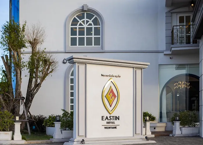Hotel with pool: Eastin Hotel Vientiane