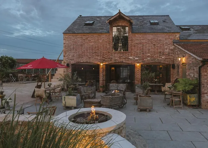 Jacuzzi hotel: Outbuildings Dorset