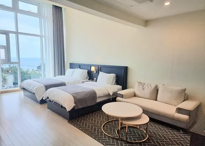 Rich Hotel