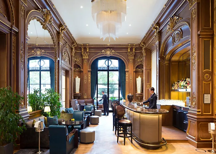 Pet Friendly hotel: The Peninsula Paris