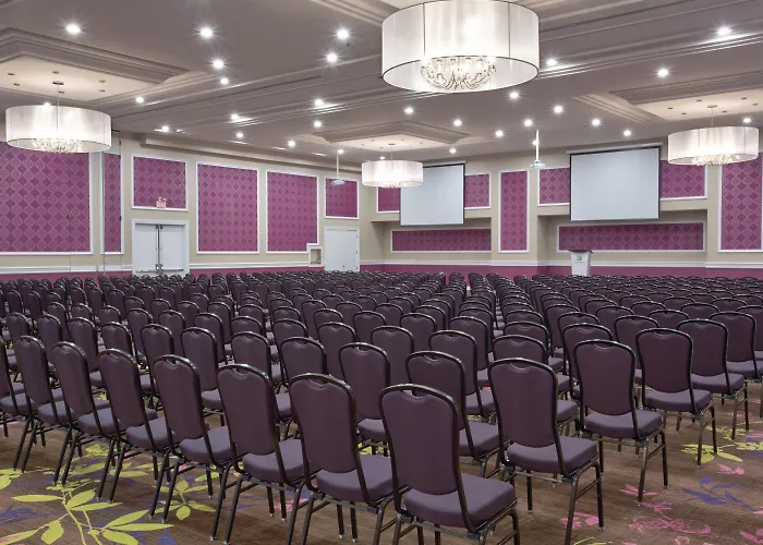 Hotel near College: Holiday Inn Toronto International Airport By Ihg