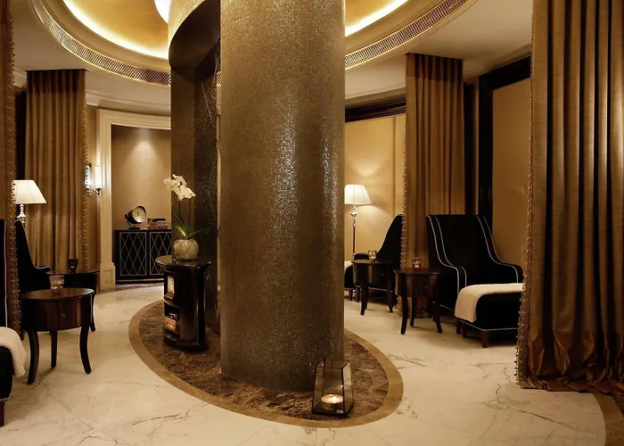 Hotel with view: Al Habtoor Palace - Preferred Hotels & Resorts