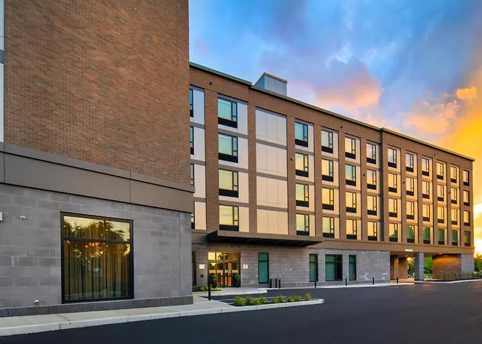 Cheap hotel: Holiday Inn Express - Boston Logan Airport - Revere By Ihg