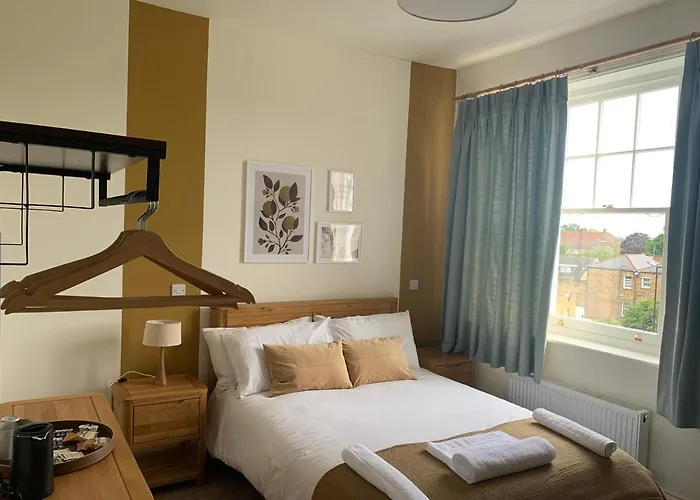 Hotel: The Fox & Hounds