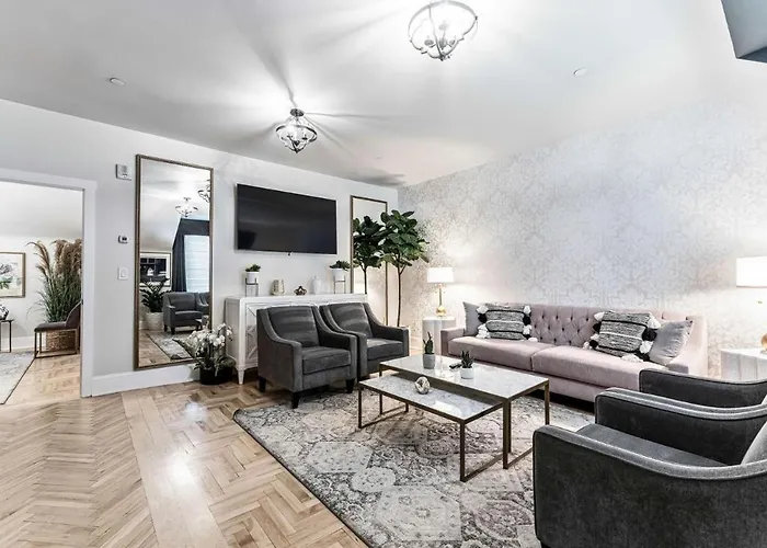 Hotel with view: The Inn On Officers' Garden