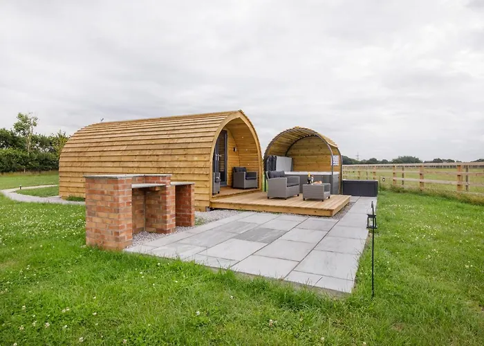 Little Meadow Pods With Hot Tub