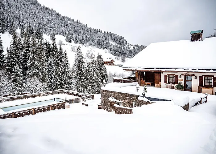 Les Chalets De La Serraz