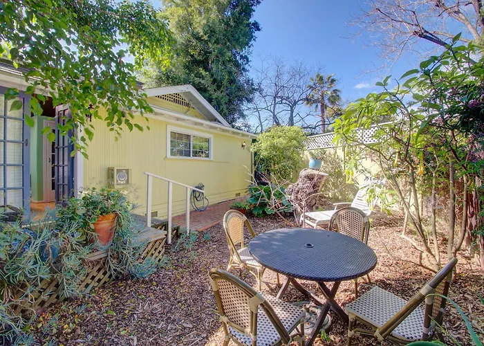Bed and Breakfast Secret Garden Inn & Cottages