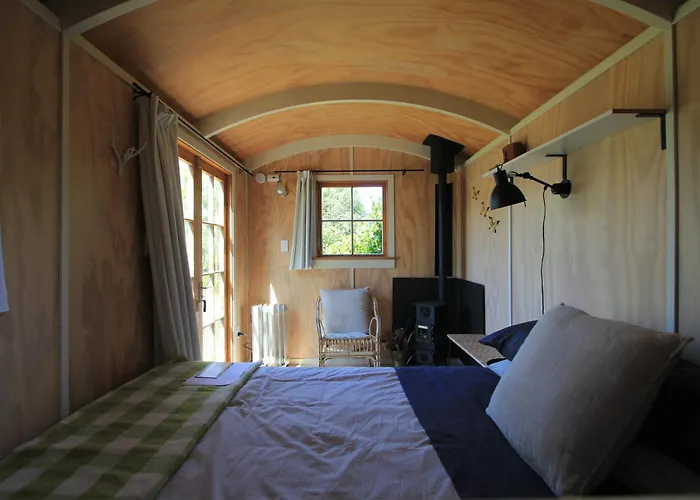 The Bird Hide - Rustic Luxury By The Water